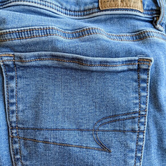 American Eagle Light Wash Denim Kick Boot Stretch Distressed Jeans, Size 6 Long - Picture 7 of 8